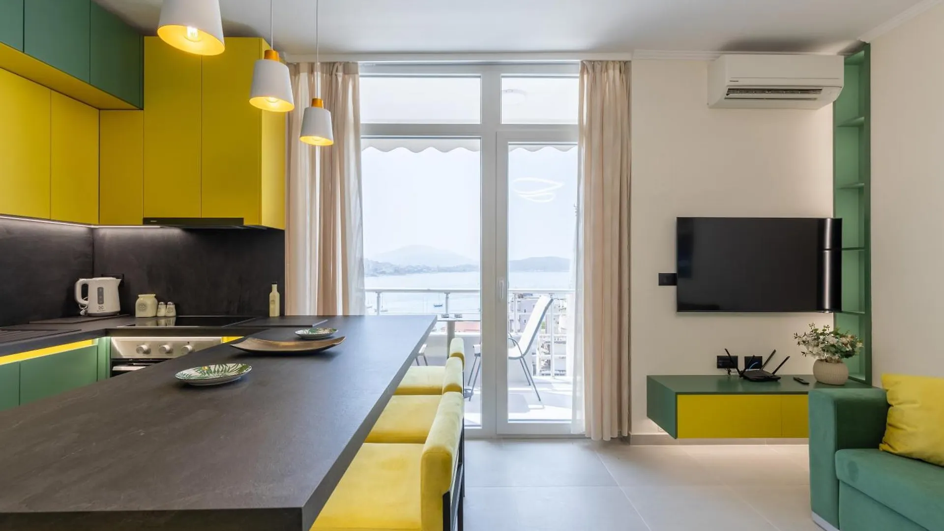 The View - Mimosa, Luxury, Central, Free Parking Sarande Apartment